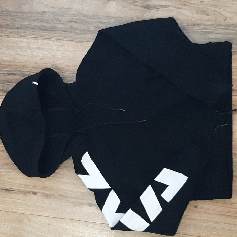 Black Zyia crop hoodie